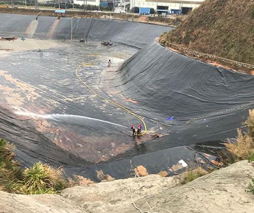沙嘴街道废水池清理